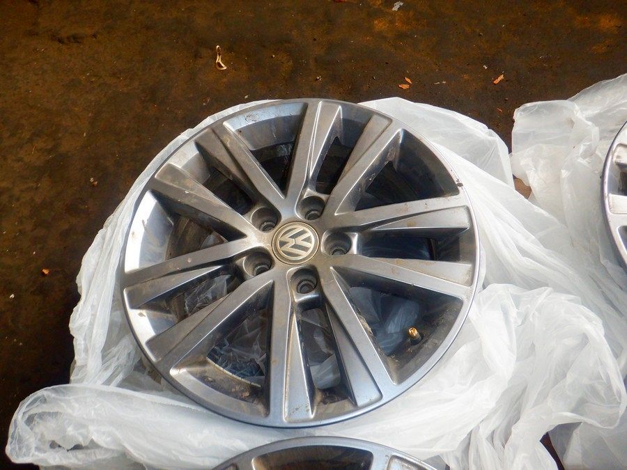 Фото Volkswagen Polo 300